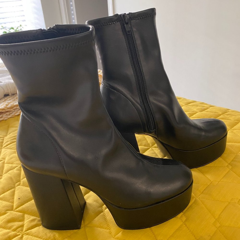 Steve Madden Lilly Platform Boot - size 7 - worn once